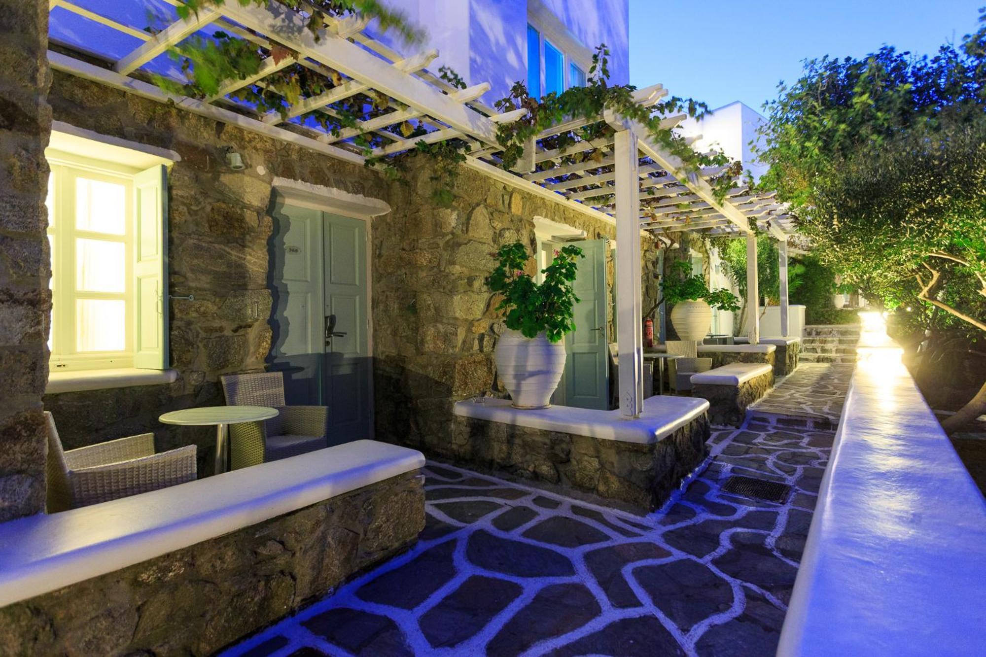 Petinos 4*