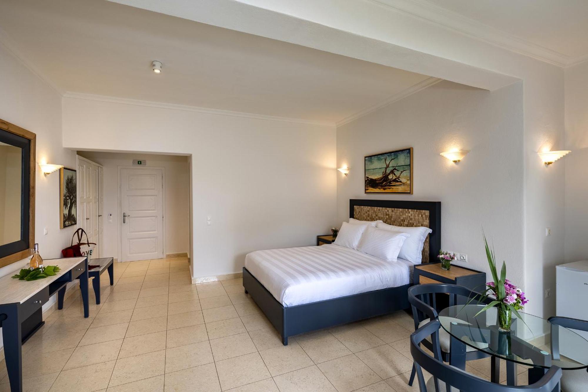 Petinos Hotel 4*
